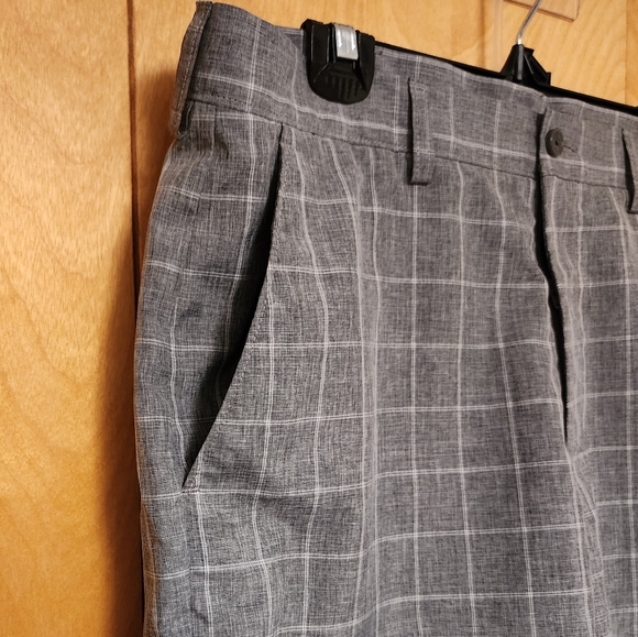 Haggar men's gray plaid shorts - Picture 2 of 5